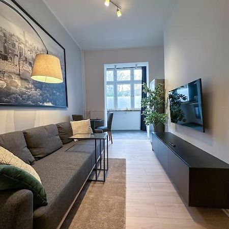 Modern City Apt. -With 2 Tv, Netflix And Work Desk Есен Екстериор снимка