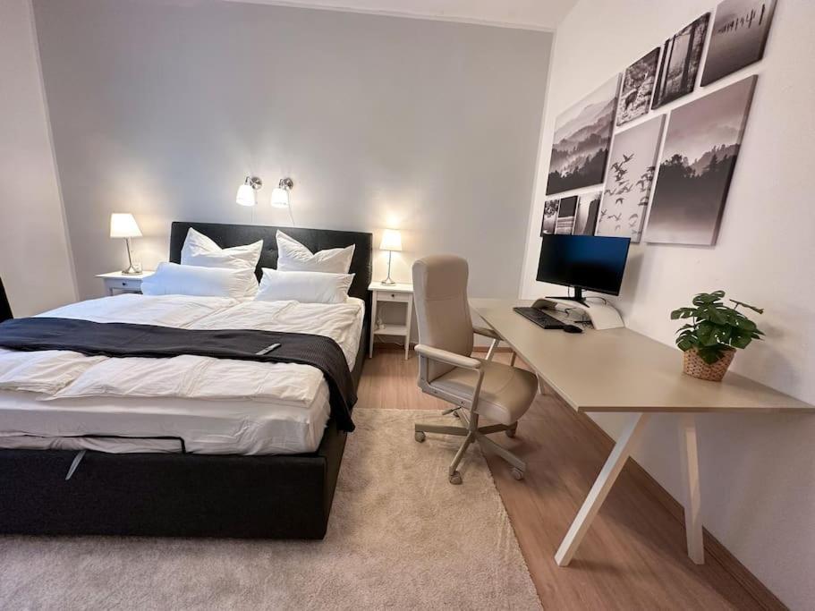 Modern City Apt. -With 2 Tv, Netflix And Work Desk Есен Екстериор снимка