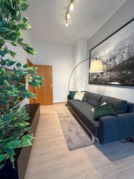 Modern City Apt. -With 2 Tv, Netflix And Work Desk Есен Екстериор снимка