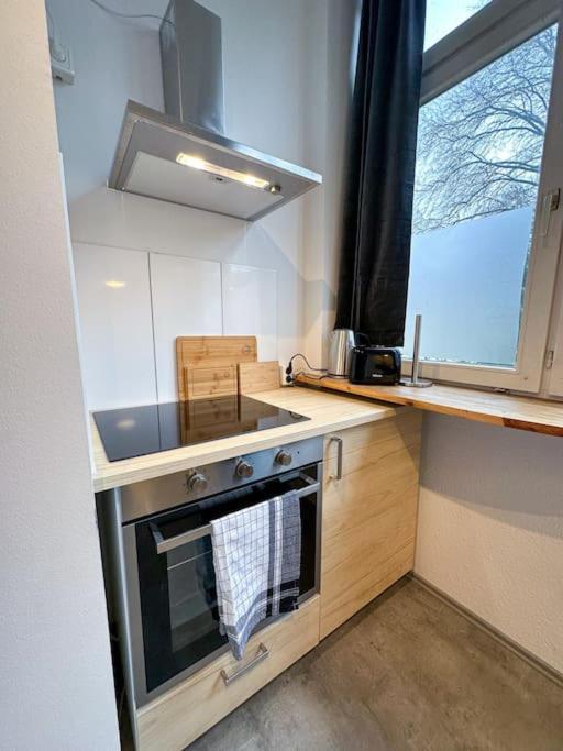 Modern City Apt. -With 2 Tv, Netflix And Work Desk Есен Екстериор снимка